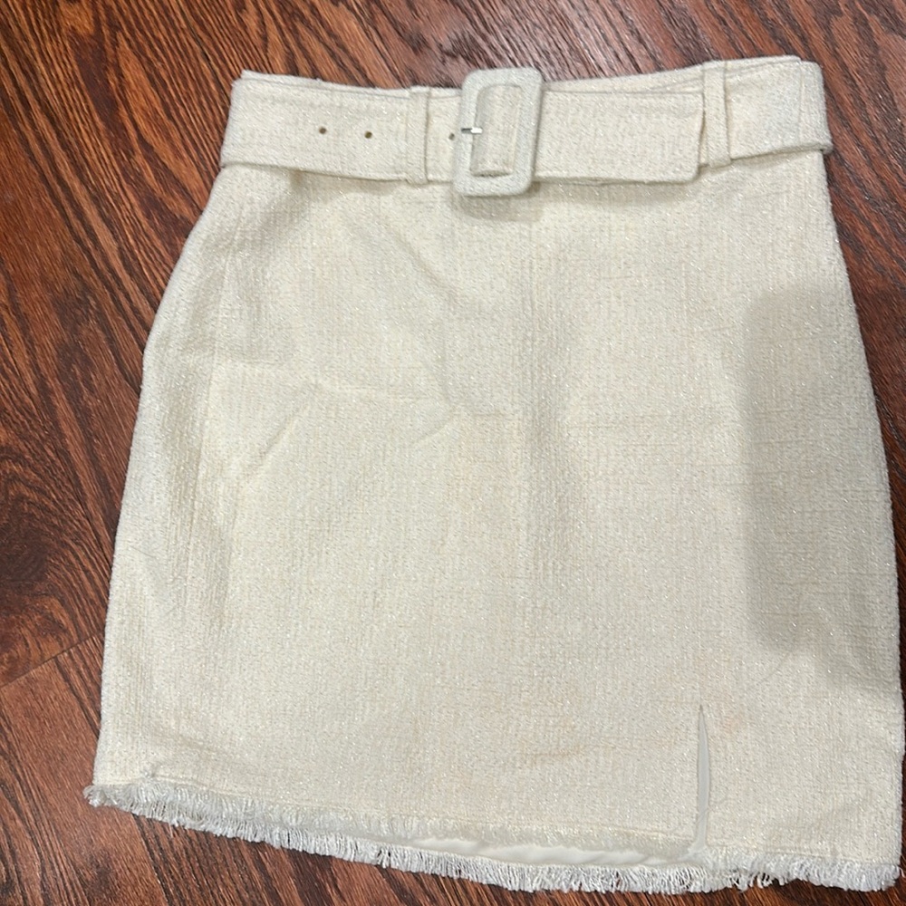 Express skirt size 2, cream with light silver accents
